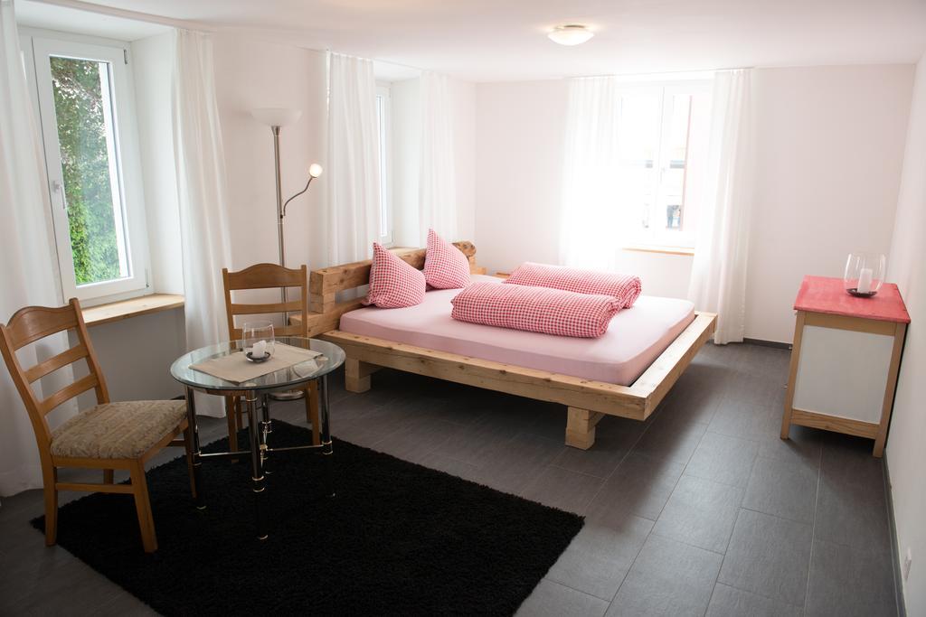 Hirschen Hotel *